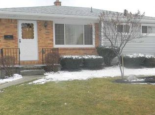 70 Hillcrest Dr, Amherst, NY 14226