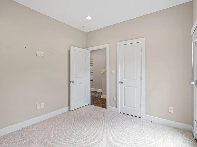 955 Saint Augustine St — Photo 20