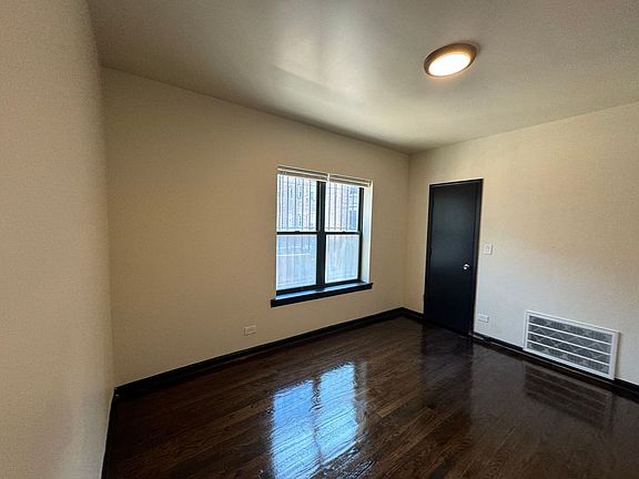 5th image of 8231 S Ingleside Ave #8233-1E