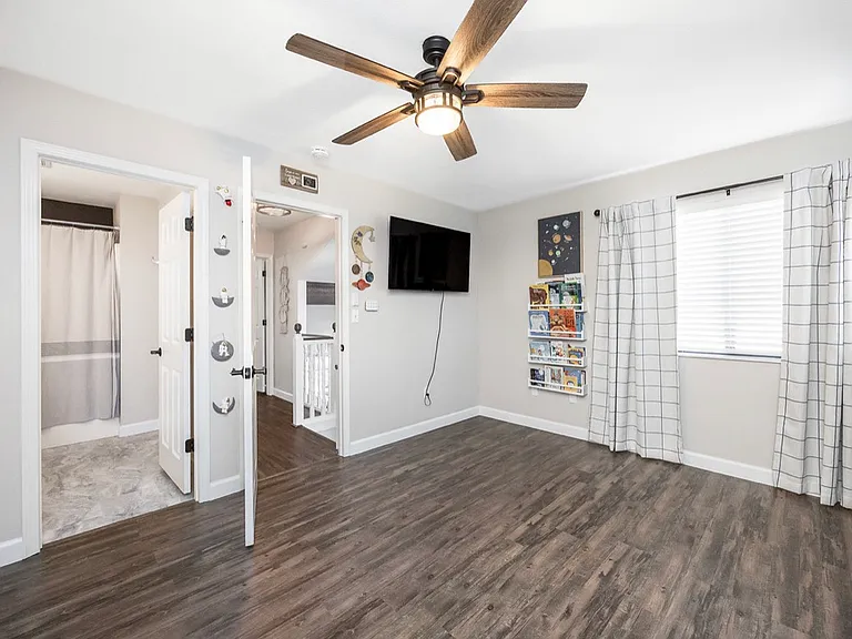 892 Lester Ave — Photo 19