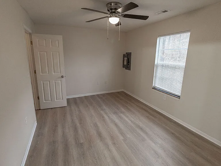 1323-1325 Godas Dr — Photo 10