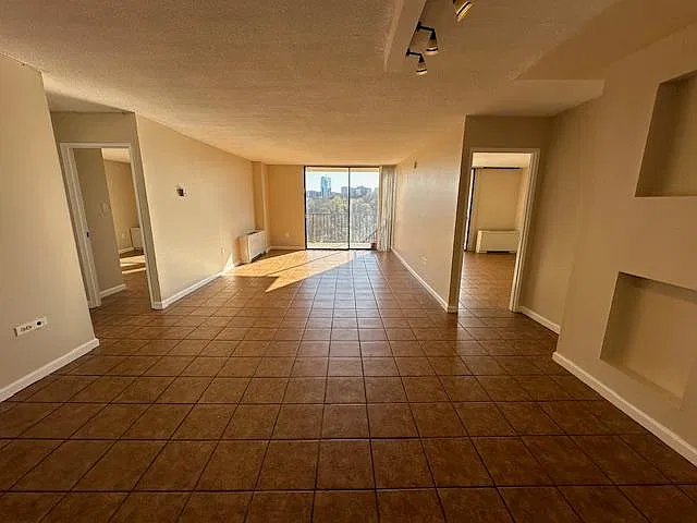 2 bed, 1078 sqft, $2,475 — Photo 2