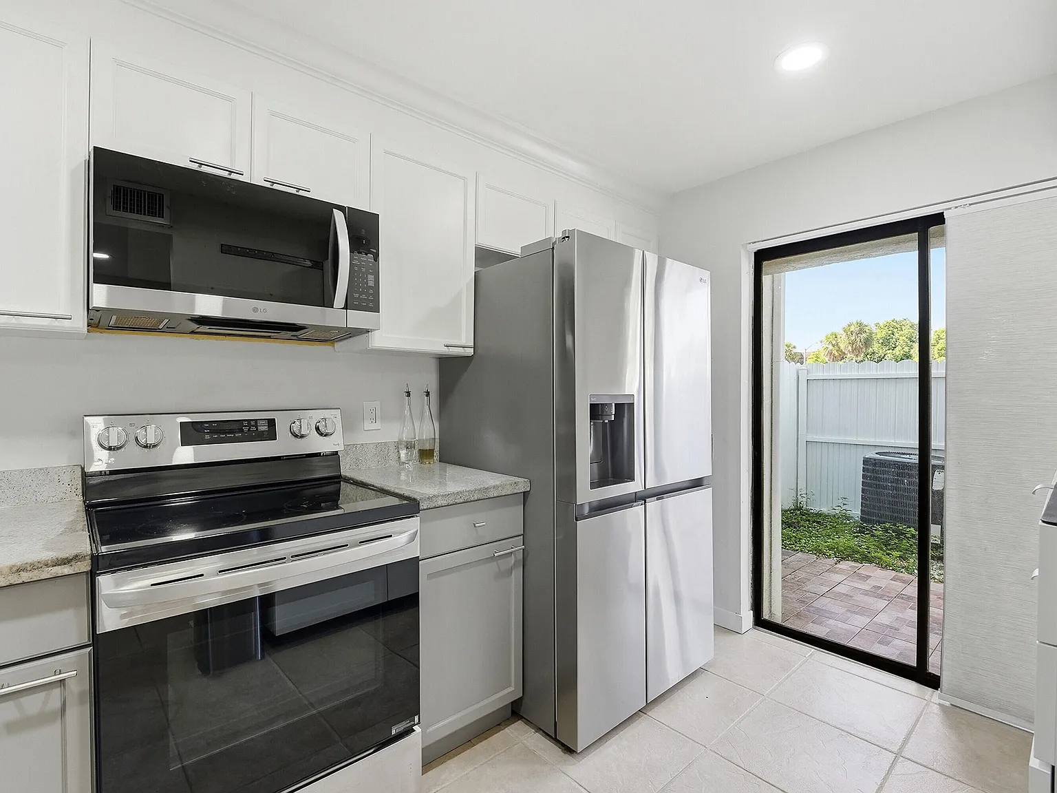 2 bed, 2.5 bath, 1276 sqft, $2,750 — Photo 3