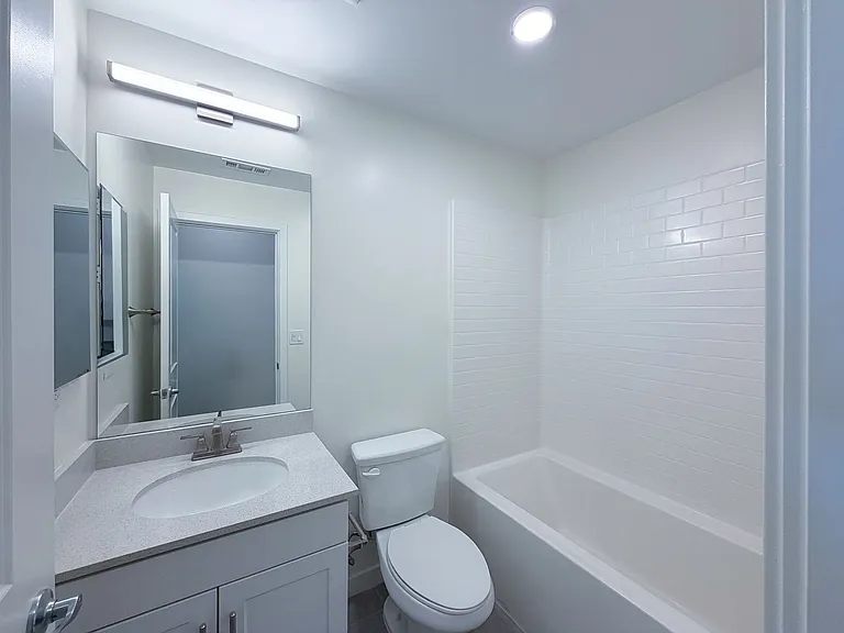 1568 E Thompson Blvd — Photo 16