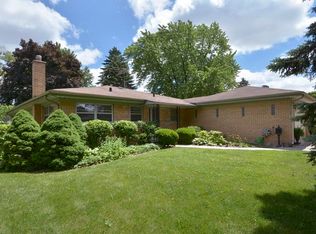 913 S Owen St, Mount Prospect, IL