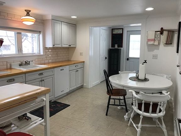 3rd image of 110 Wood St