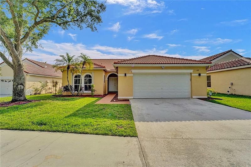 1st image of 612 Carrington Ln