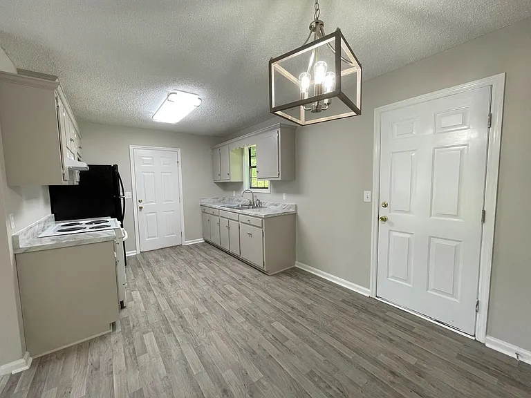 160 Guy Wilson Rd — Photo 4