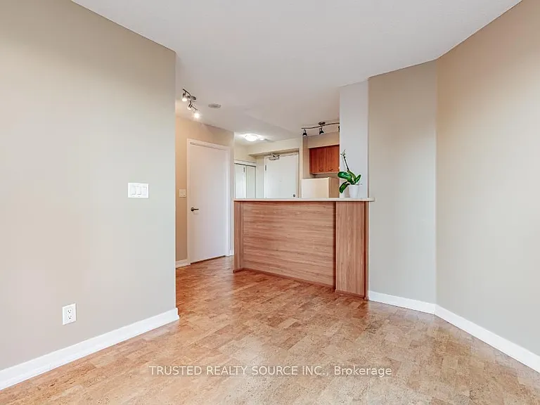 38 Lee Centre Dr #906 — Photo 14