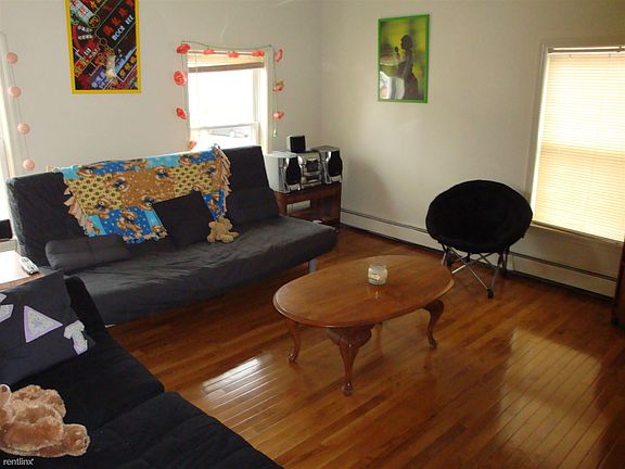 206-2 Livingroom