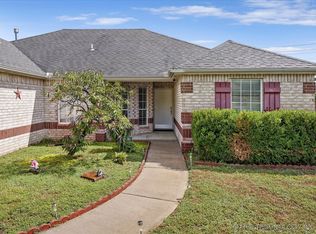 2117 W Oak St, Collinsville, OK 74021