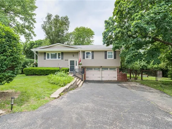 1309 N Leeview Cir, Olathe, KS 66061