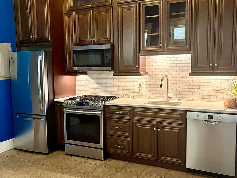 118 E Oak St — Photo 4