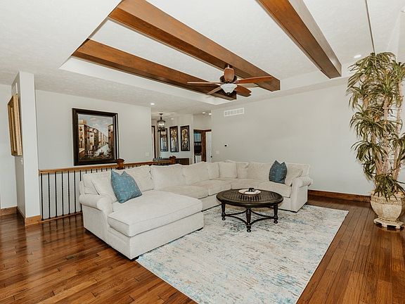 4th image of 1305 Larkspur Ln