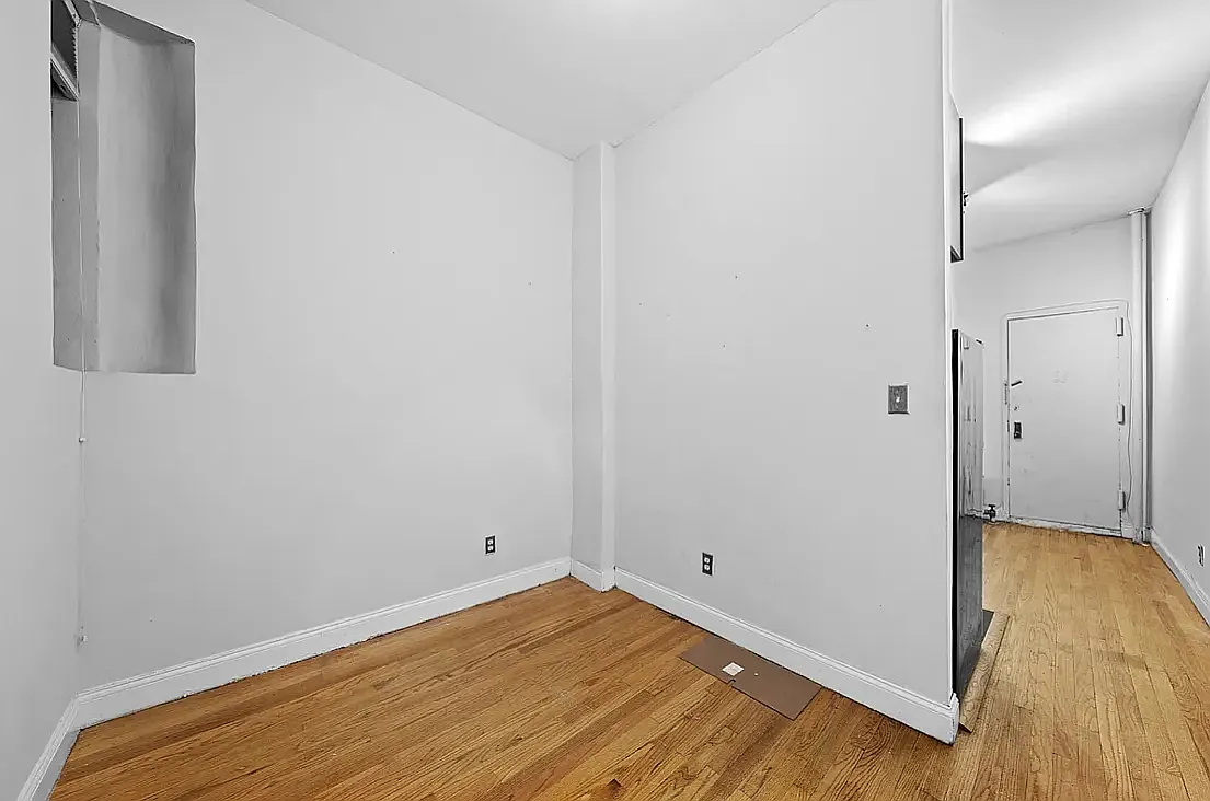 99 Perry Street — Photo 4