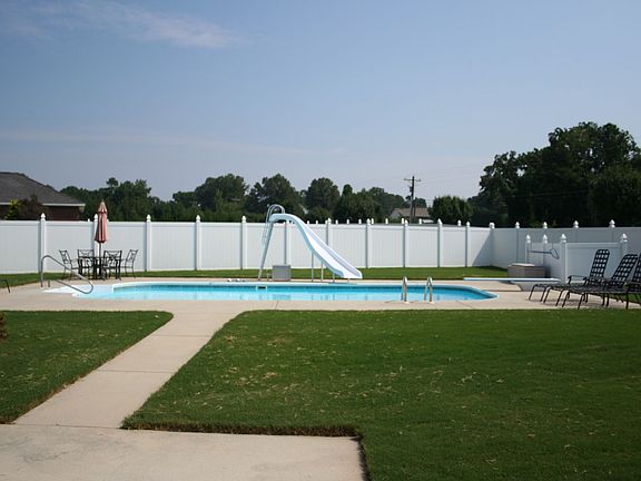 2nd image of 102 Meadow Ln