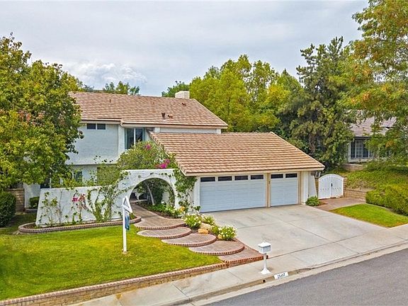 3rd image of 25407 Cariz Dr