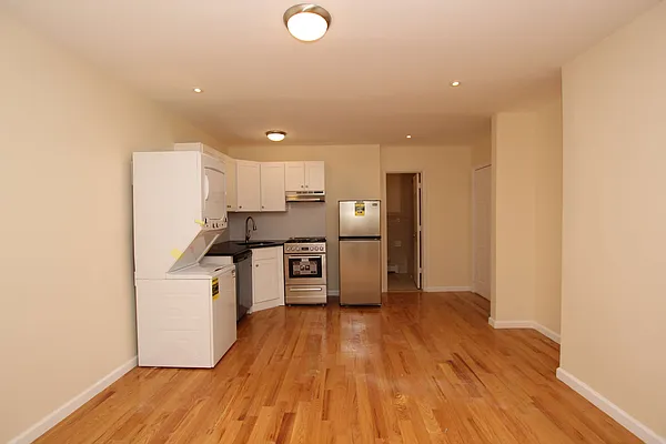 Rented by Nooklyn NYC LLC | media 9