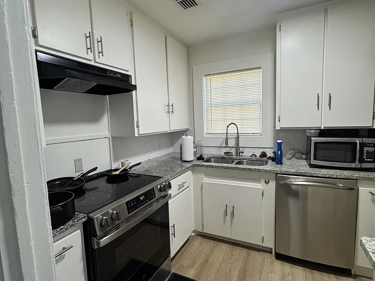 1381 Sunset Dr — Photo 8