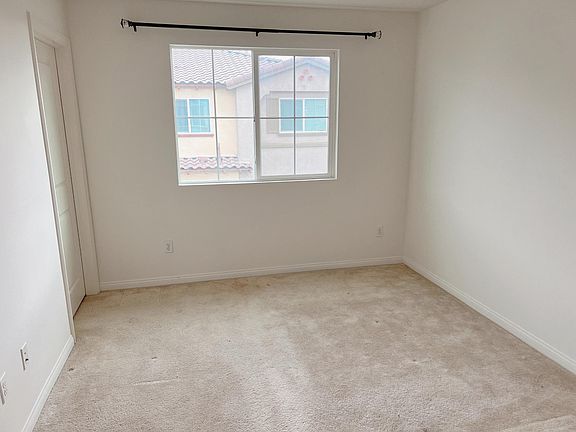 4th image of 847 E Hollyvale St
