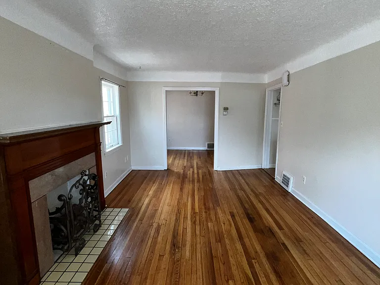 19770 Lake Shore Blvd #2 — Photo 2