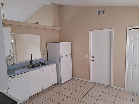 5th image of 212 SW Ewing Avenue
