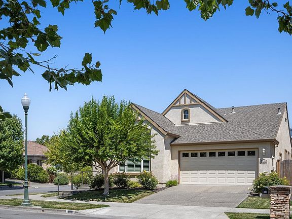 3rd image of 498 Hawk Drive