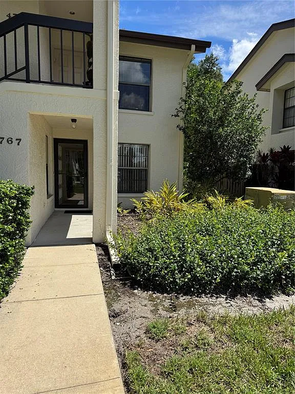 2 bed, 2.0 bath, 1073 sqft, $1,900 — Photo 1