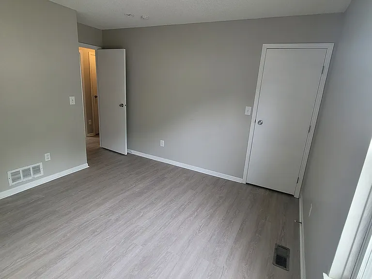 1730 Ridgebury Dr — Photo 2