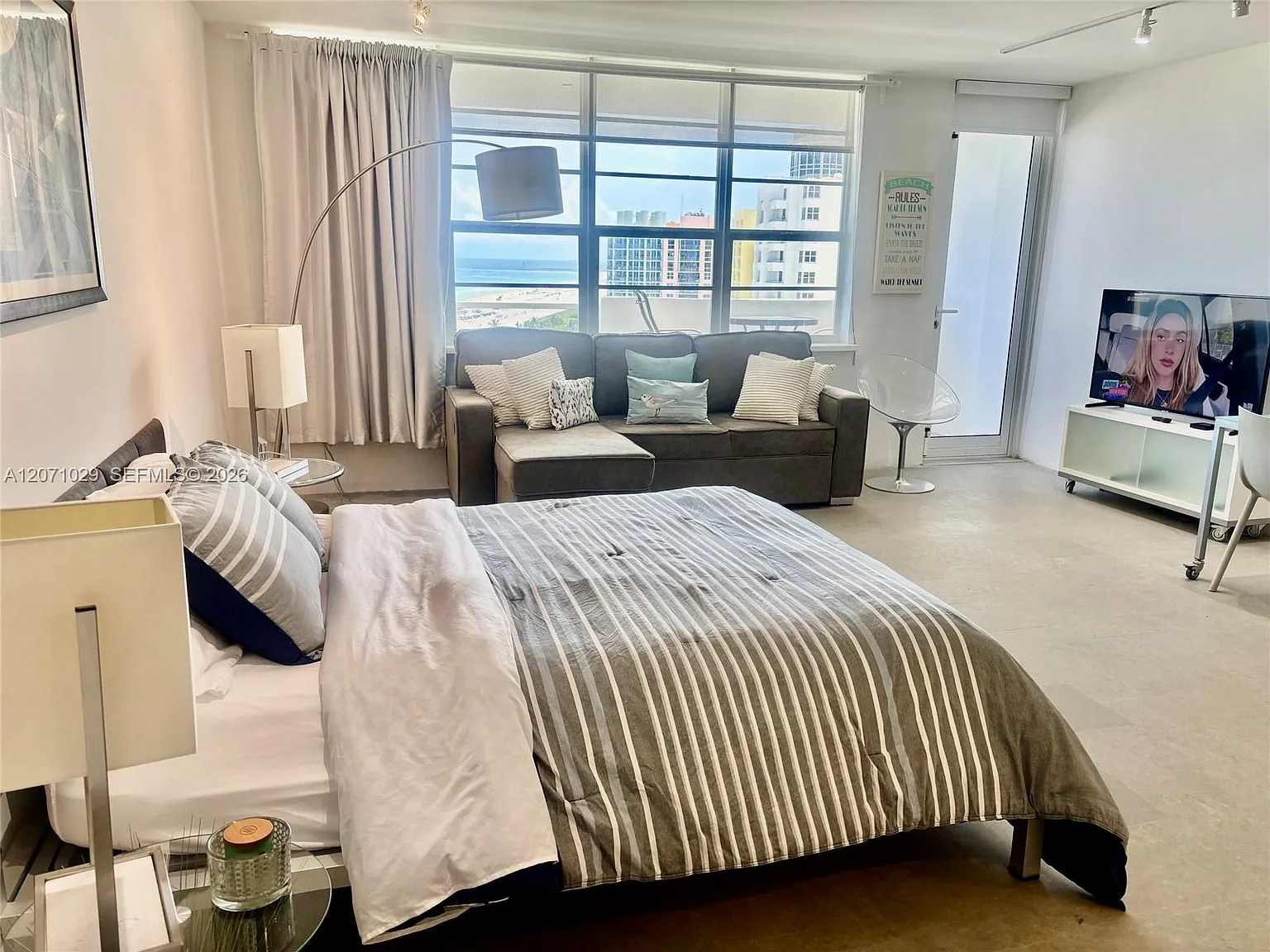 The Decoplage Condo — Photo 2
