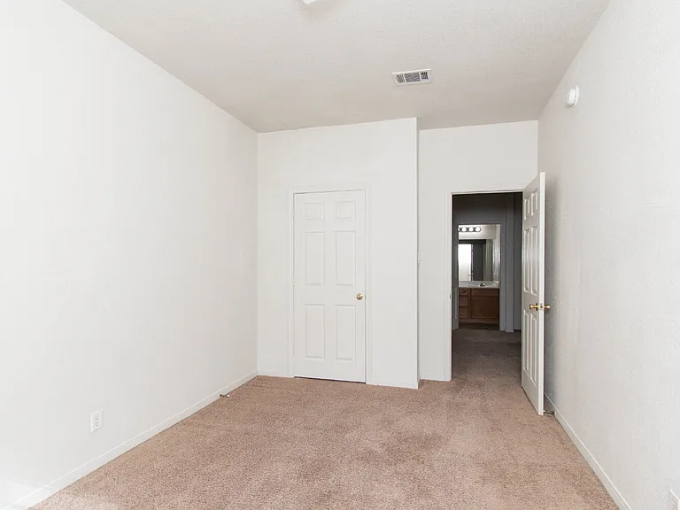 5804 Hamza Cir — Photo 13