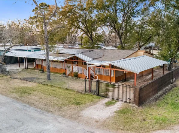 214 Lochness Dr, Highlands, TX 77562