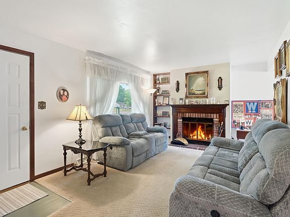 3rd image of 2823 Vermillion St