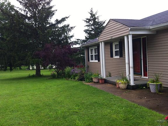 2nd image of 221 Oak Dr