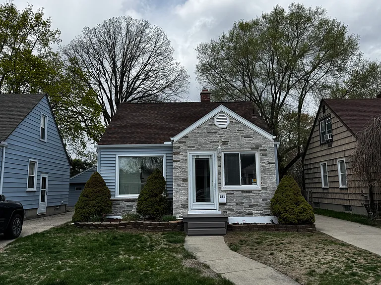 241 Devillen Ave — Photo 1