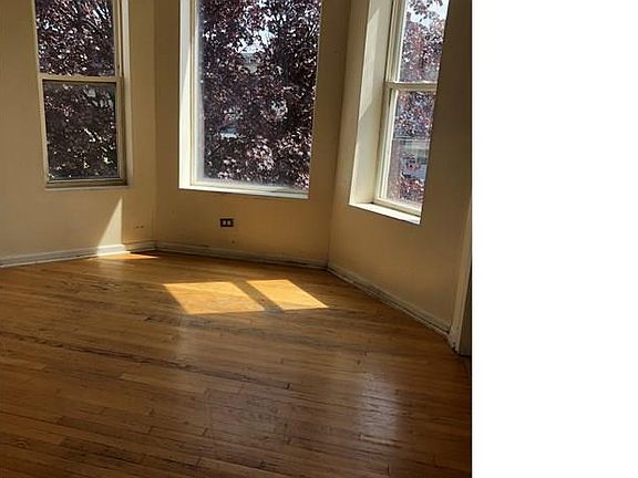 3rd image of 3712 W Grenshaw St #2
