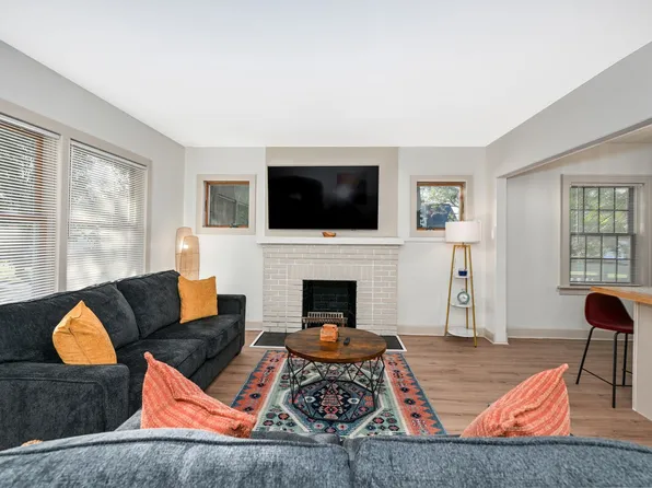 1600 Commodore Rd, Lyndhurst, OH 44124