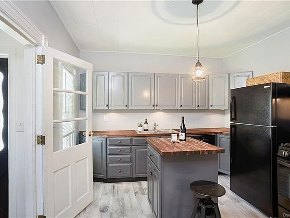 5th image of 15 Demarest Ave