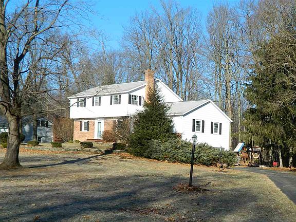 3rd image of 28 Hearthside Dr