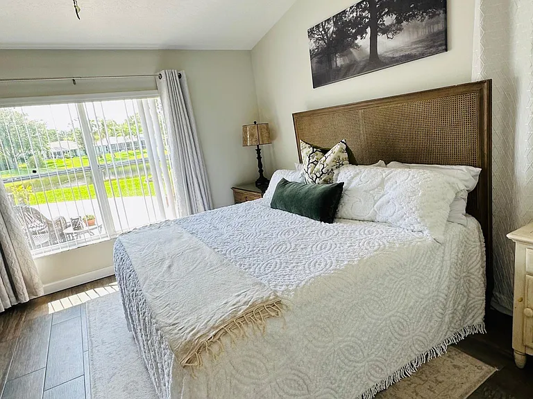 Master Bedroom overlooking Lake