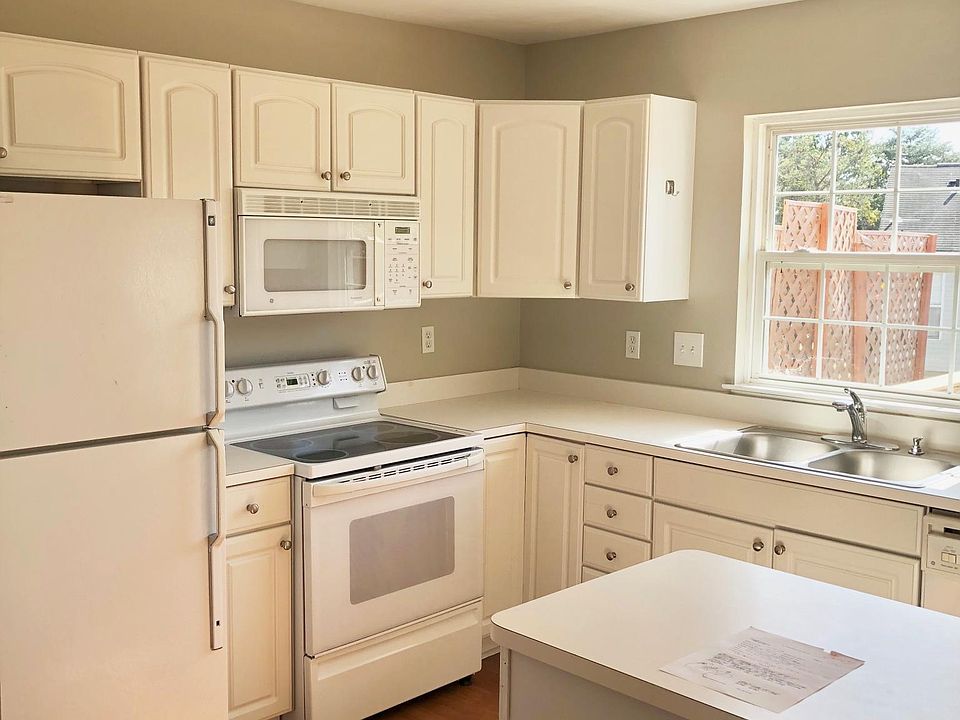 2nd image of 166 Pendragon Way #166