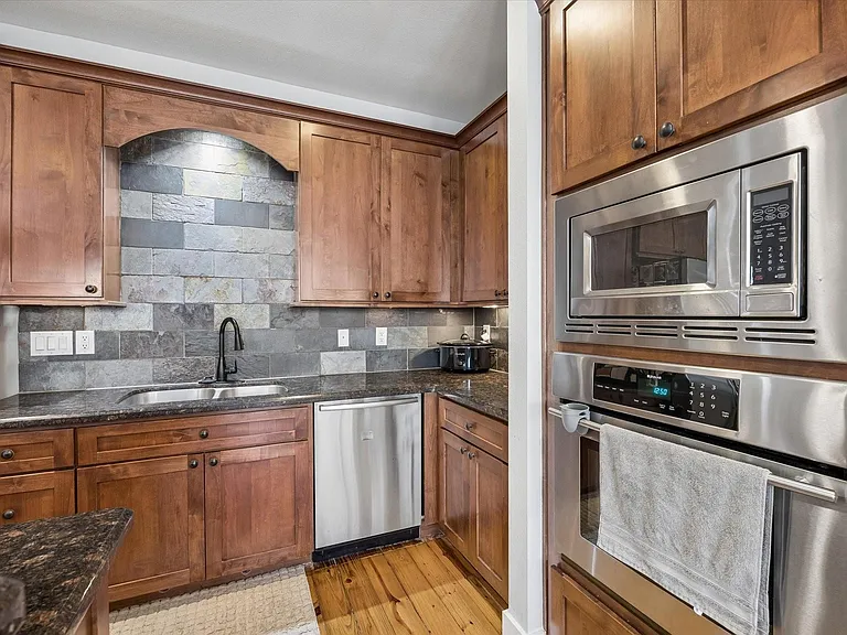 107 Riley Ln — Photo 6