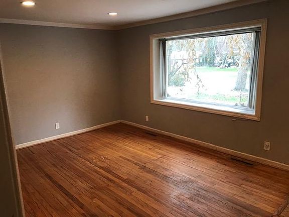 3rd image of 21025 Willow Ln