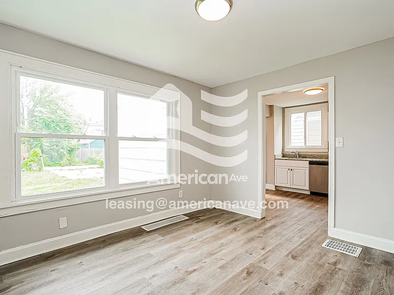 1389041_004_dining_room_5.jpg
