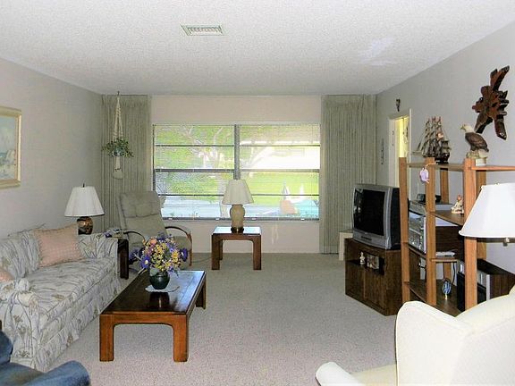 3rd image of 9785 Pecan Tree Dr APT B