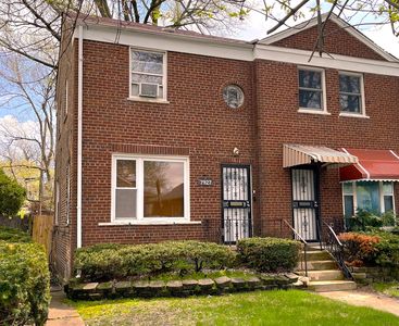 7927 S Jeffery Blvd, Chicago, IL, 60617