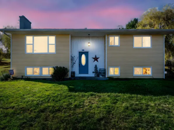 25 Maple Ave, Hantsport, NS B0P 1P0