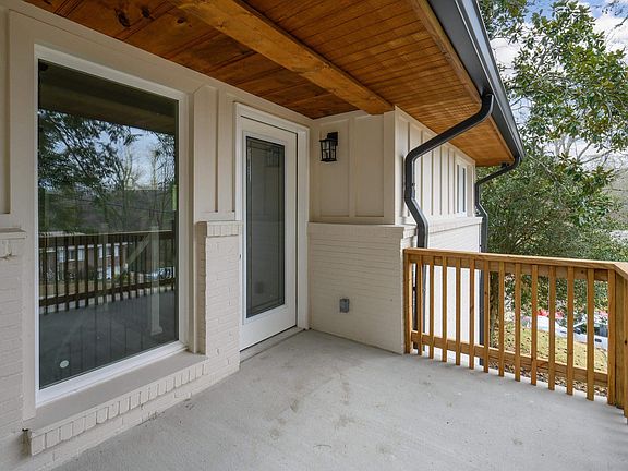 4th image of 605 Mountain Dr
