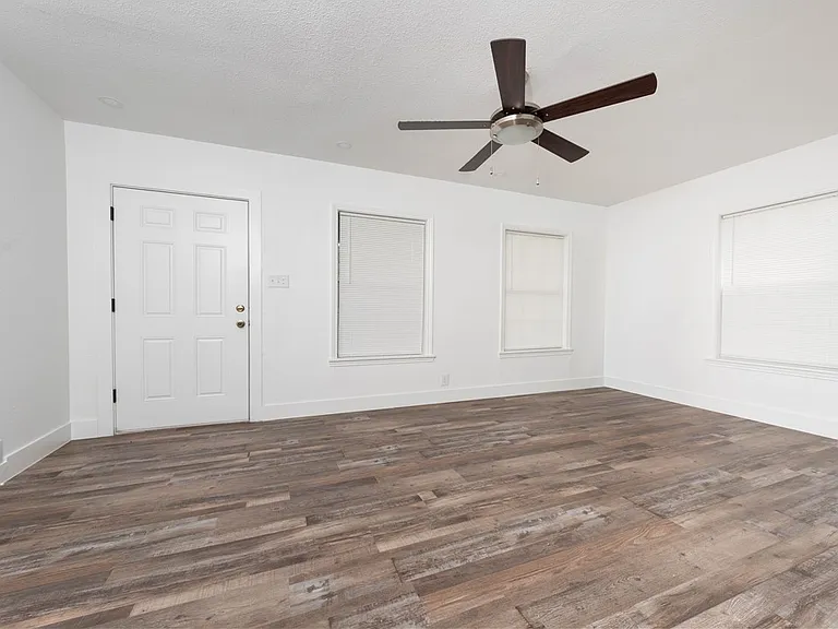 2522 Cleo St — Photo 4