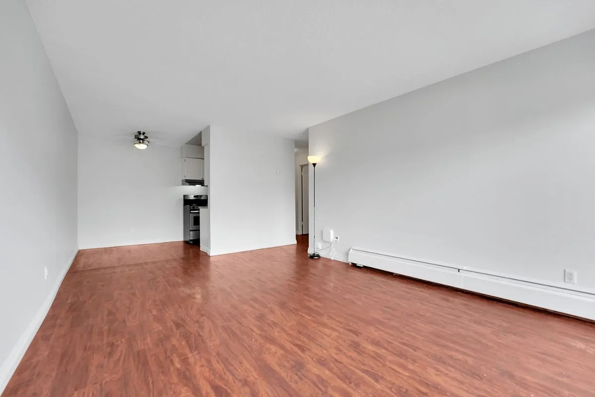 Colonial House Apartments — Photo 2